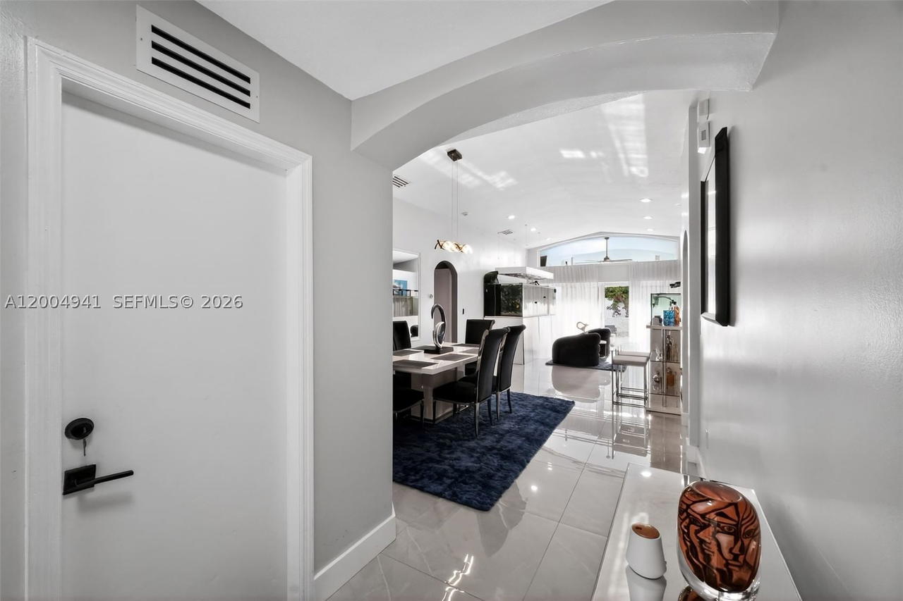 Real estate property located at 14471 136th Pl, Miami-dade, Silver Lakes West Amend, Miami, FL