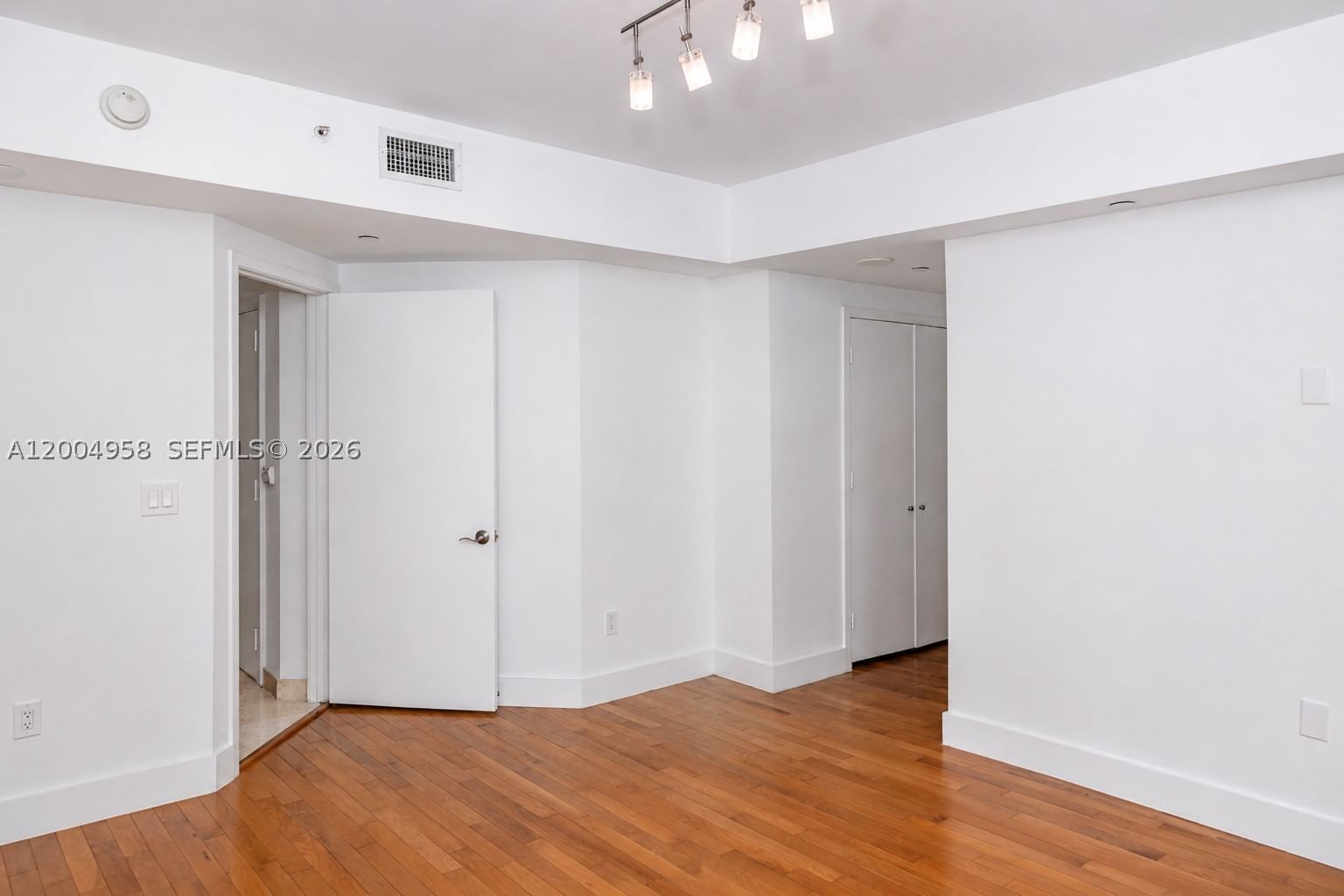 Real estate property located at 1331 Brickell Bay Dr #302, Miami-dade, Jade Residences At Bricke, Miami, FL
