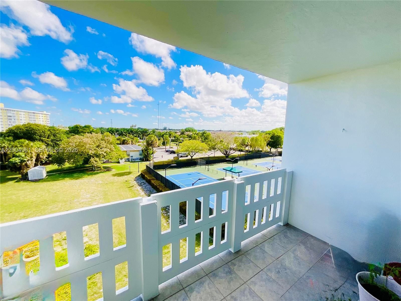 Real estate property located at 919 Hillcrest Dr #504, Broward, Hillcrest East No 20 Cond, Hollywood, FL