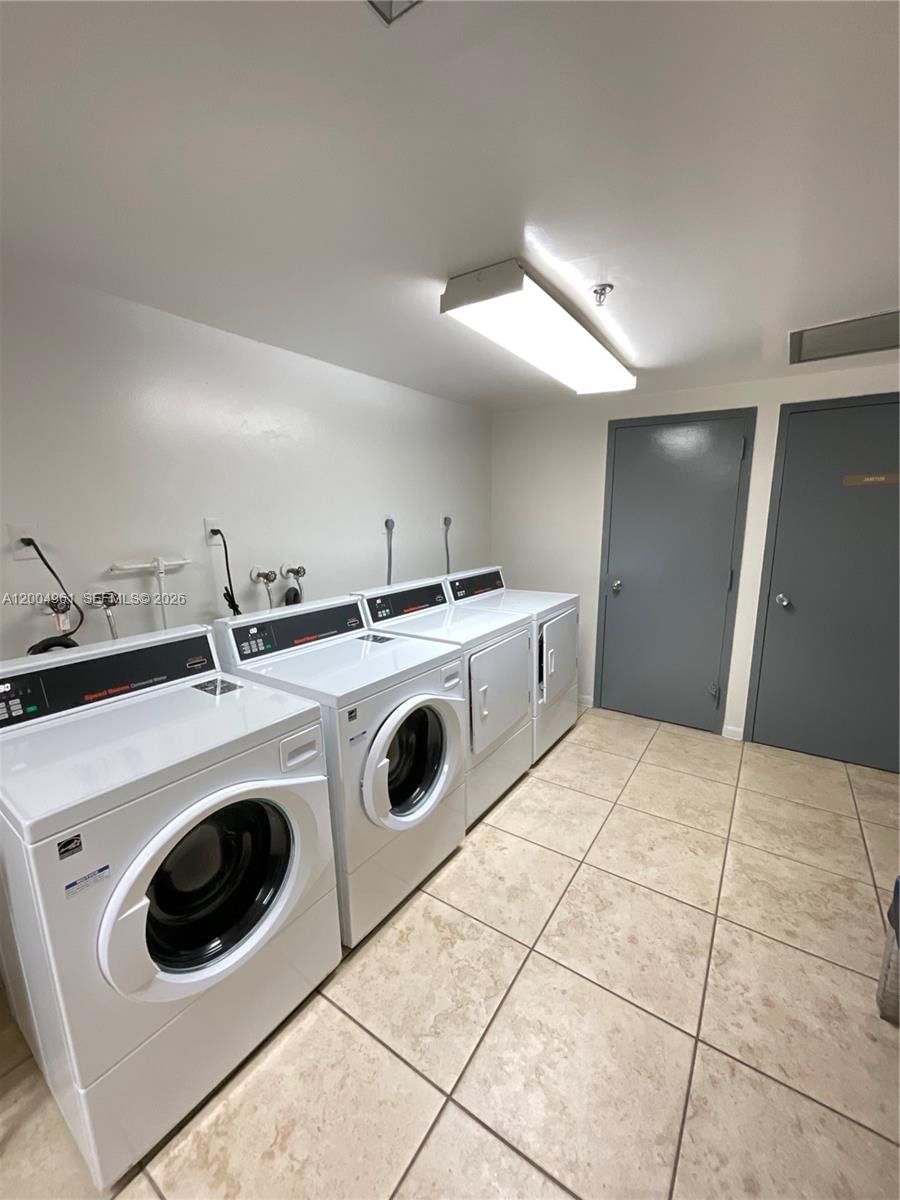 Real estate property located at 919 Hillcrest Dr #504, Broward, Hillcrest East No 20 Cond, Hollywood, FL