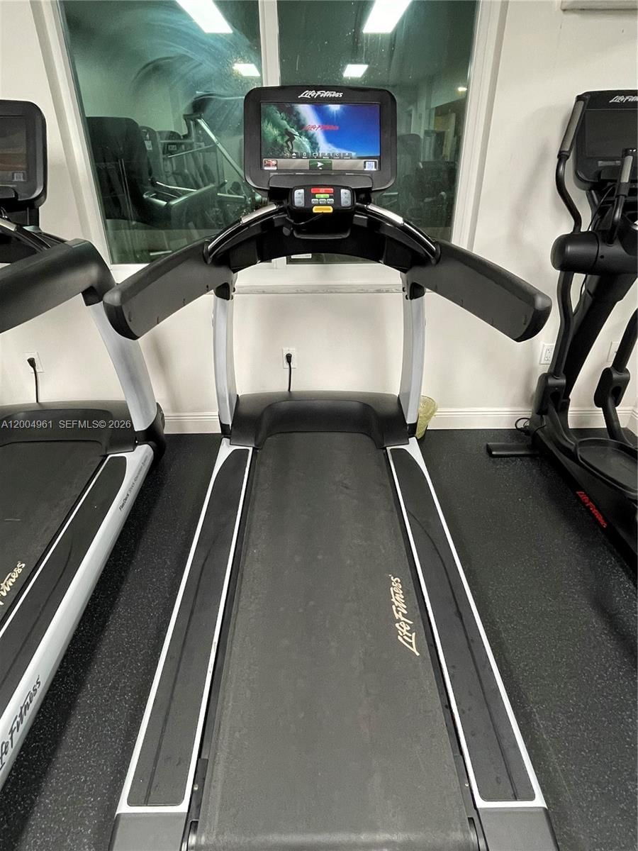 Real estate property located at 919 Hillcrest Dr #504, Broward, Hillcrest East No 20 Cond, Hollywood, FL