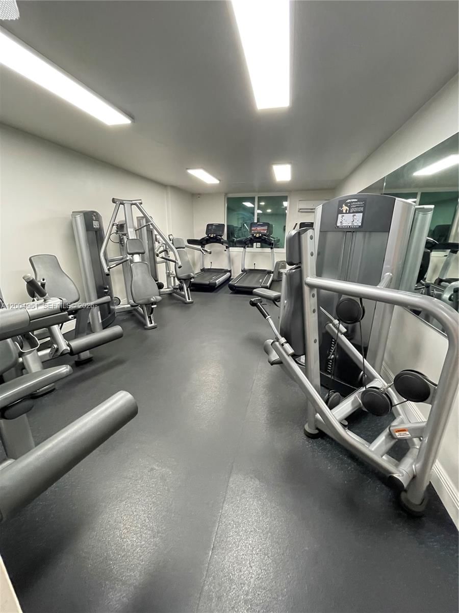 Real estate property located at 919 Hillcrest Dr #504, Broward, Hillcrest East No 20 Cond, Hollywood, FL