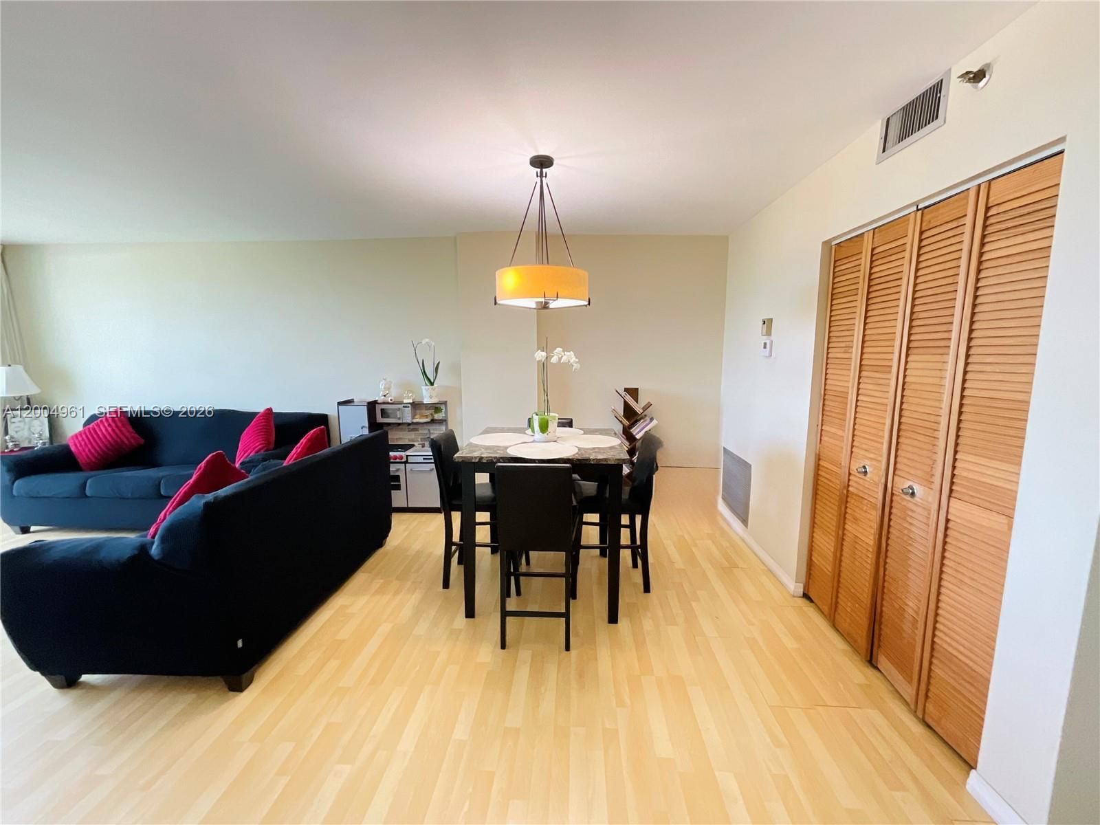 Real estate property located at 919 Hillcrest Dr #504, Broward, Hillcrest East No 20 Cond, Hollywood, FL