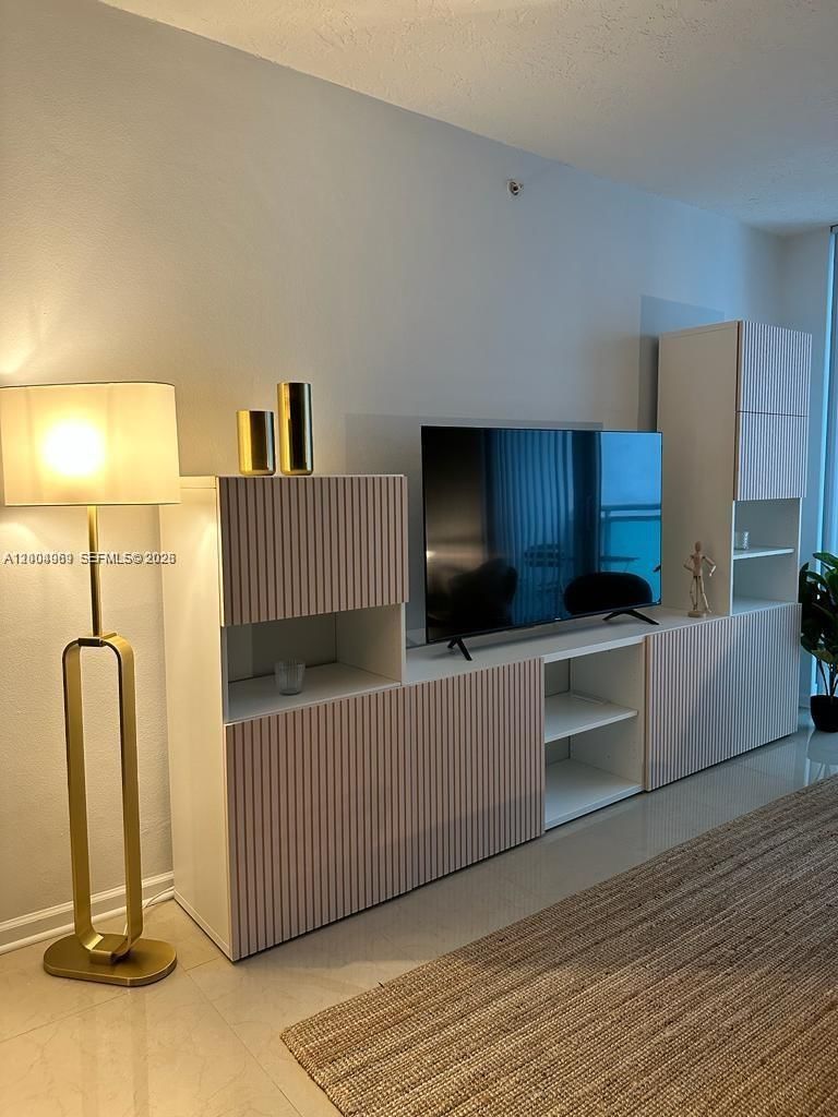 Real estate property located at 3000 Ocean Dr #414, Broward, Residences On Hollywood B, Hollywood, FL