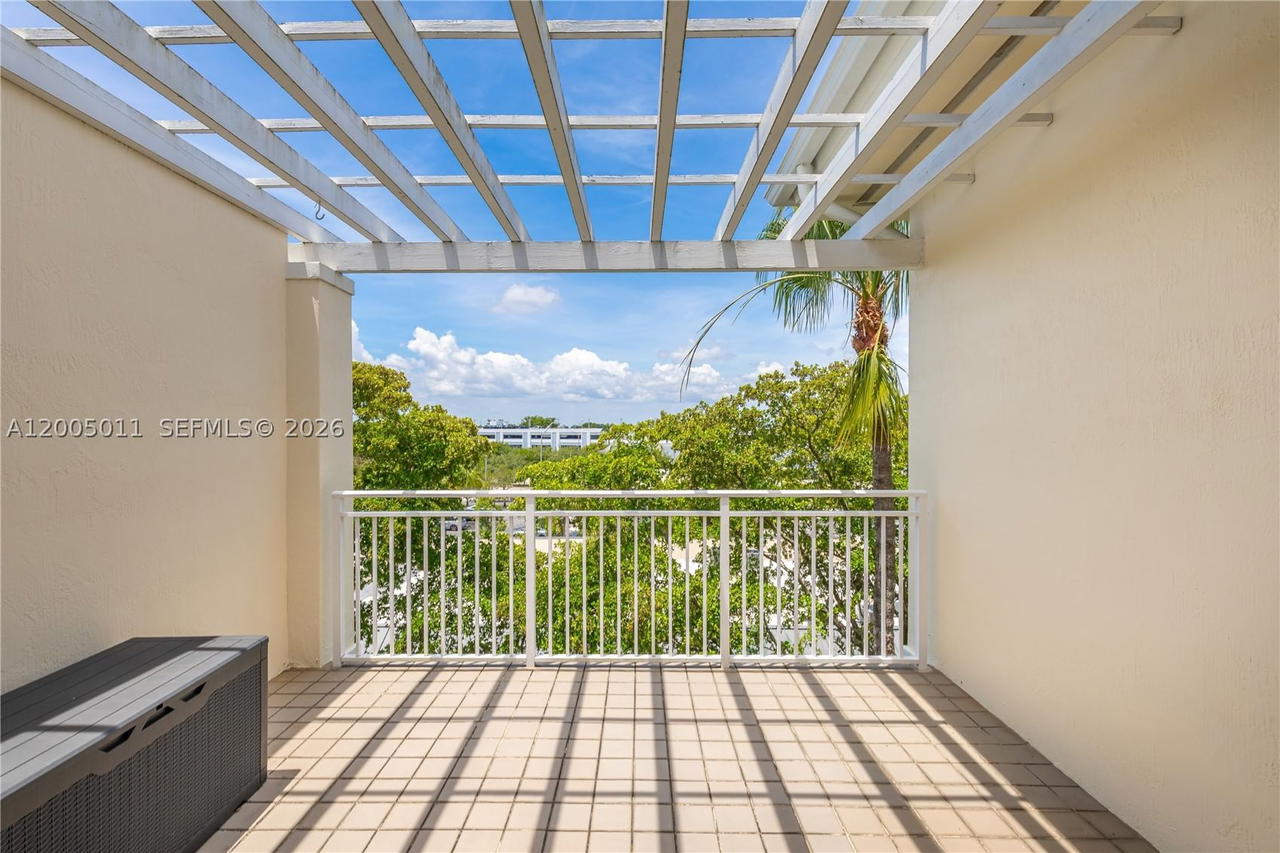Real estate property located at 7616 102nd St #411, Miami-dade, The Reserve Of Pinecrest, Pinecrest, FL
