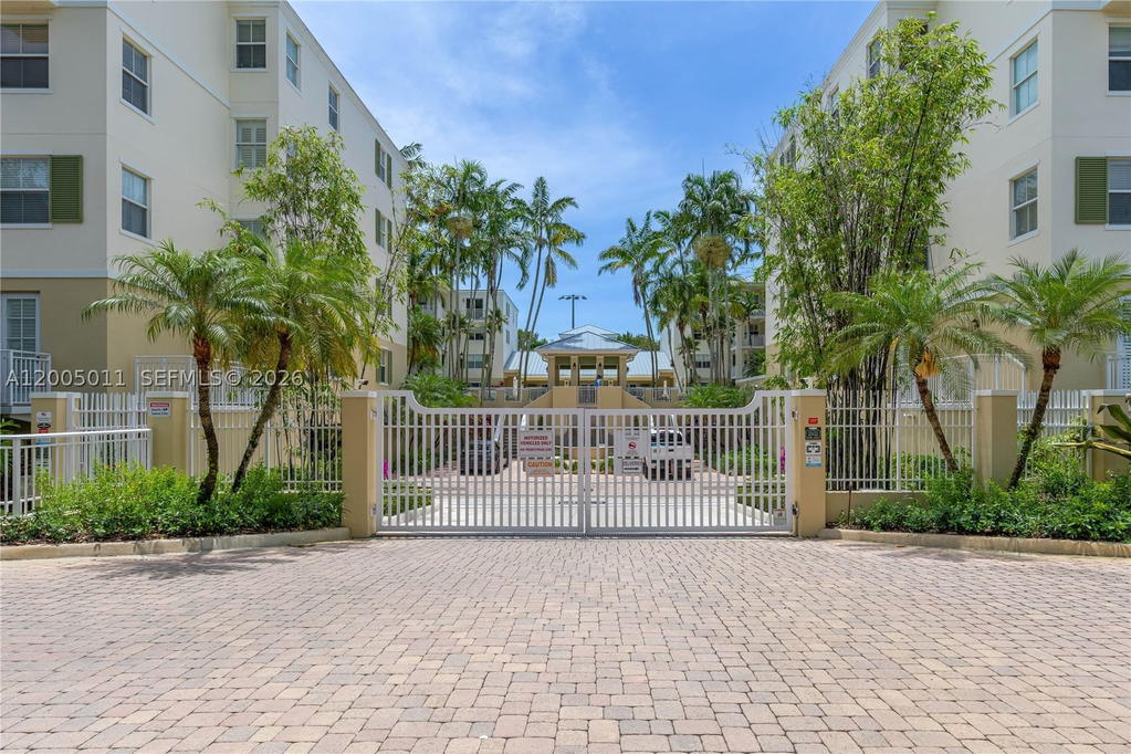 Real estate property located at 7616 102nd St #411, Miami-dade, The Reserve Of Pinecrest, Pinecrest, FL