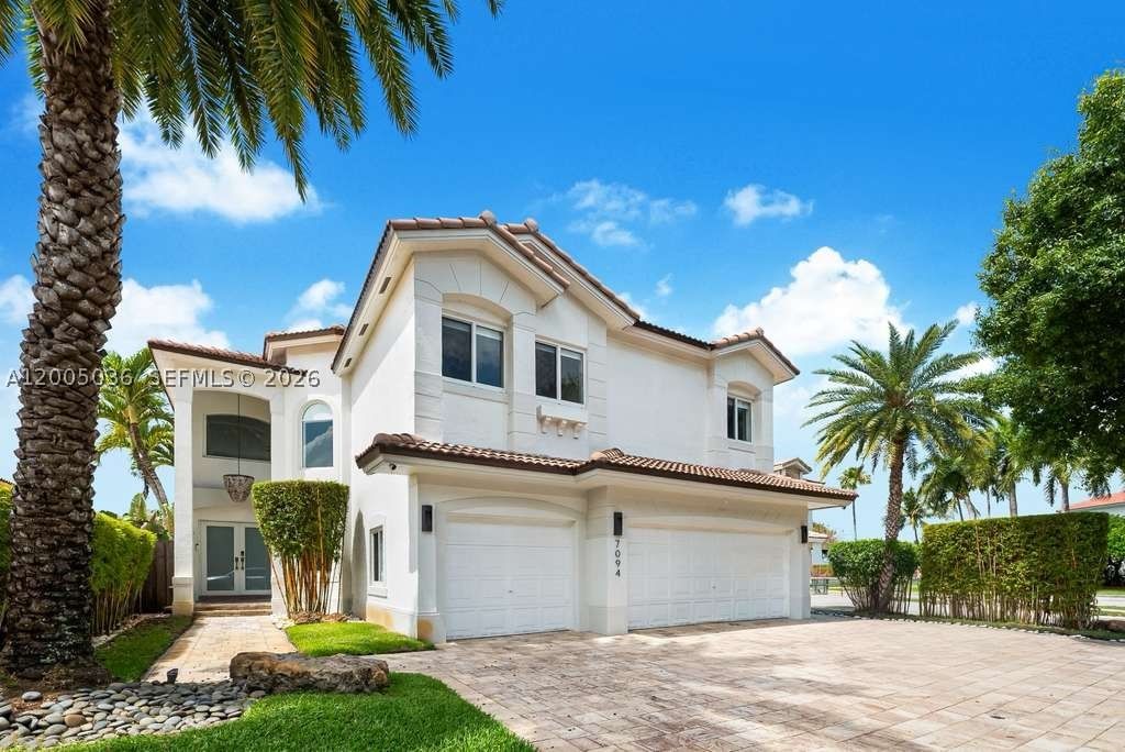 Real estate property located at 7094 109th Ct, Miami-dade, Doral Isles St Croix, Doral, FL