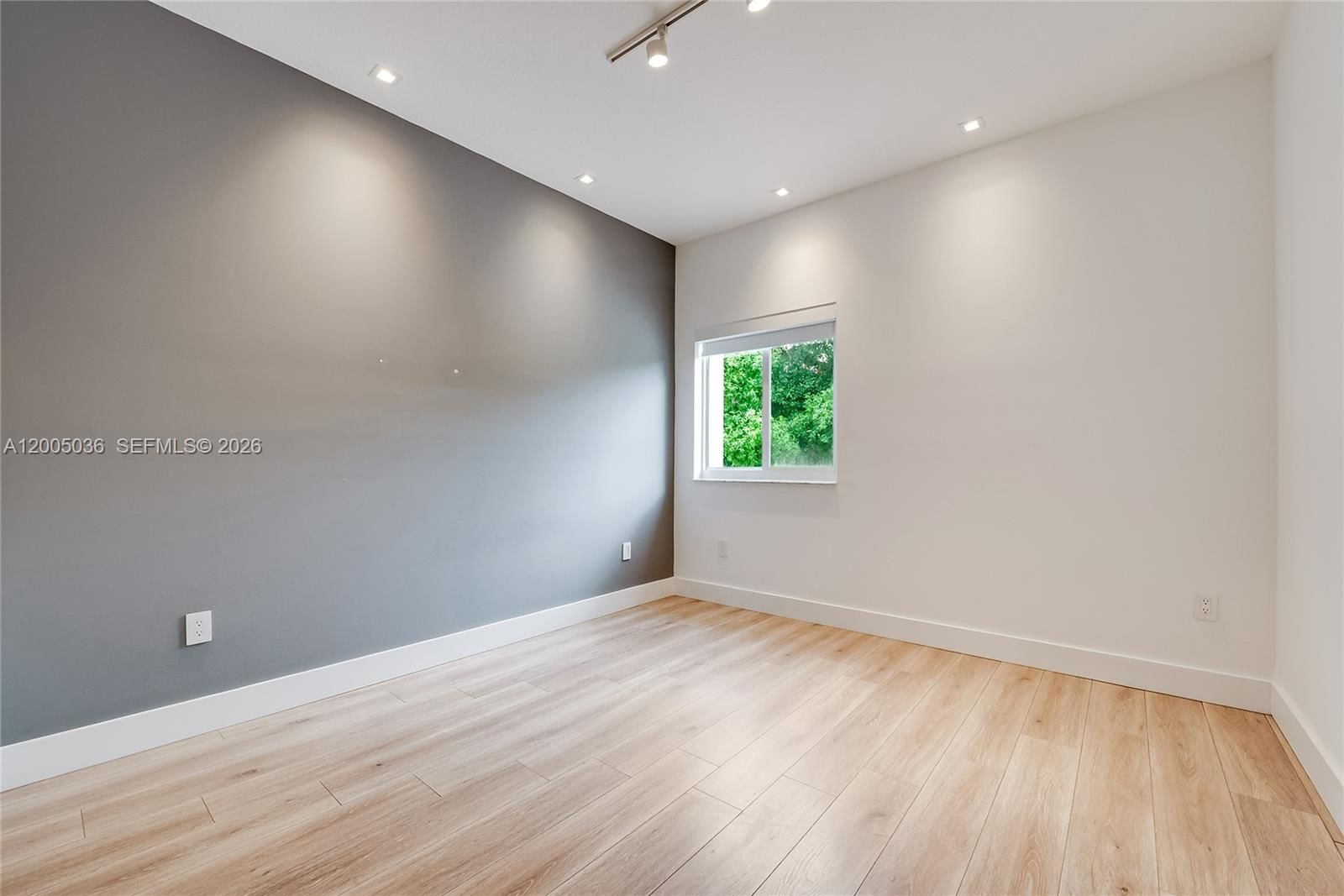 Real estate property located at 7094 109th Ct, Miami-dade, Doral Isles St Croix, Doral, FL