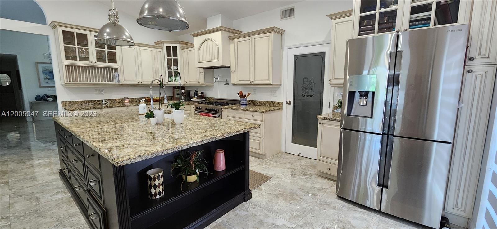 Real estate property located at 19922 88th Ave, Miami-dade, Lakes On The Green Replat, Hialeah, FL