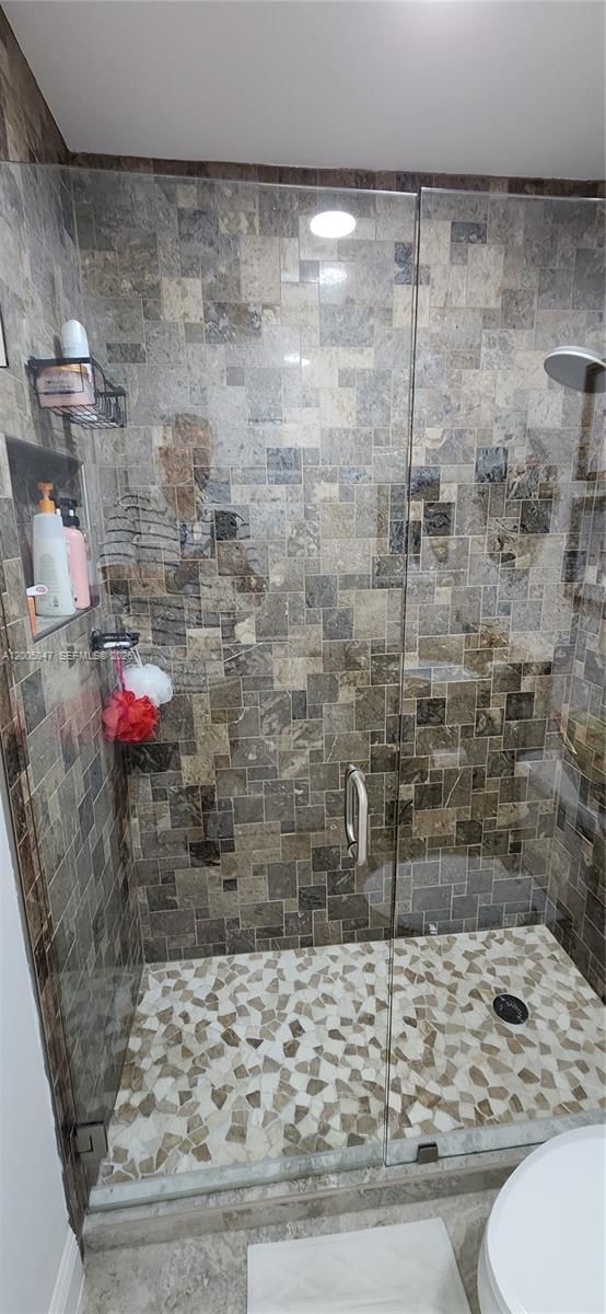 Real estate property located at 19922 88th Ave, Miami-dade, Lakes On The Green Replat, Hialeah, FL