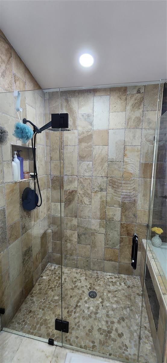 Real estate property located at 19922 88th Ave, Miami-dade, Lakes On The Green Replat, Hialeah, FL