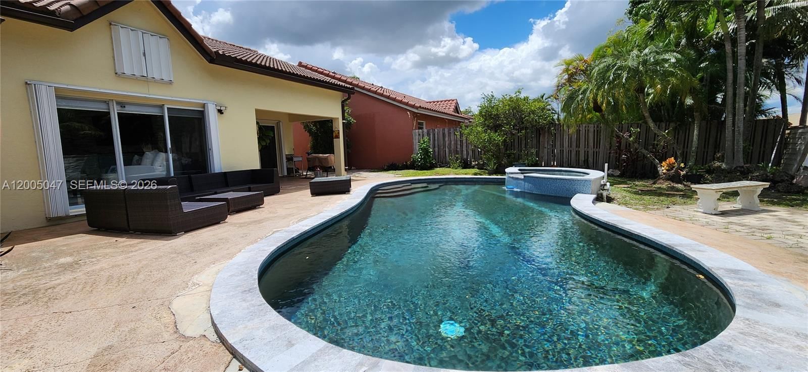 Real estate property located at 19922 88th Ave, Miami-dade, Lakes On The Green Replat, Hialeah, FL