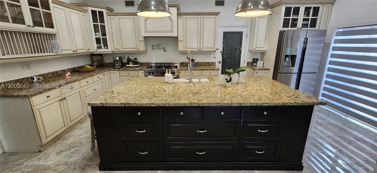 Real estate property located at 19922 88th Ave, Miami-dade, Lakes On The Green Replat, Hialeah, FL