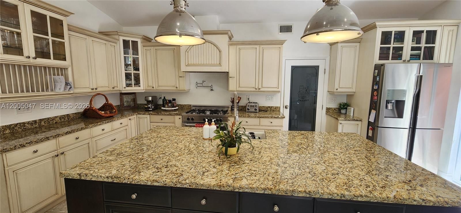 Real estate property located at 19922 88th Ave, Miami-dade, Lakes On The Green Replat, Hialeah, FL