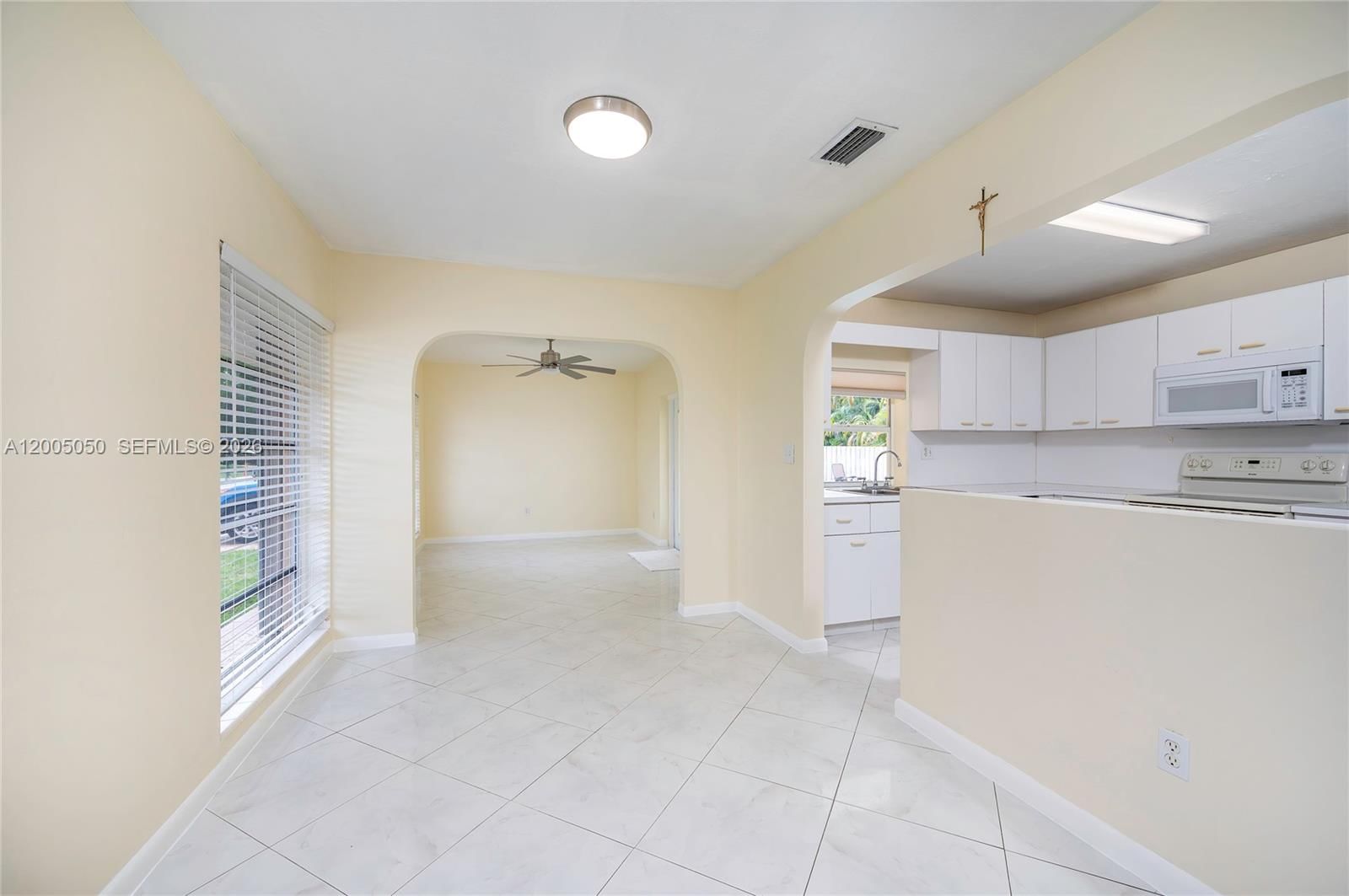 Real estate property located at 9411 185th Ter, Miami-dade, Bel Aire Sec 13, Cutler Bay, FL