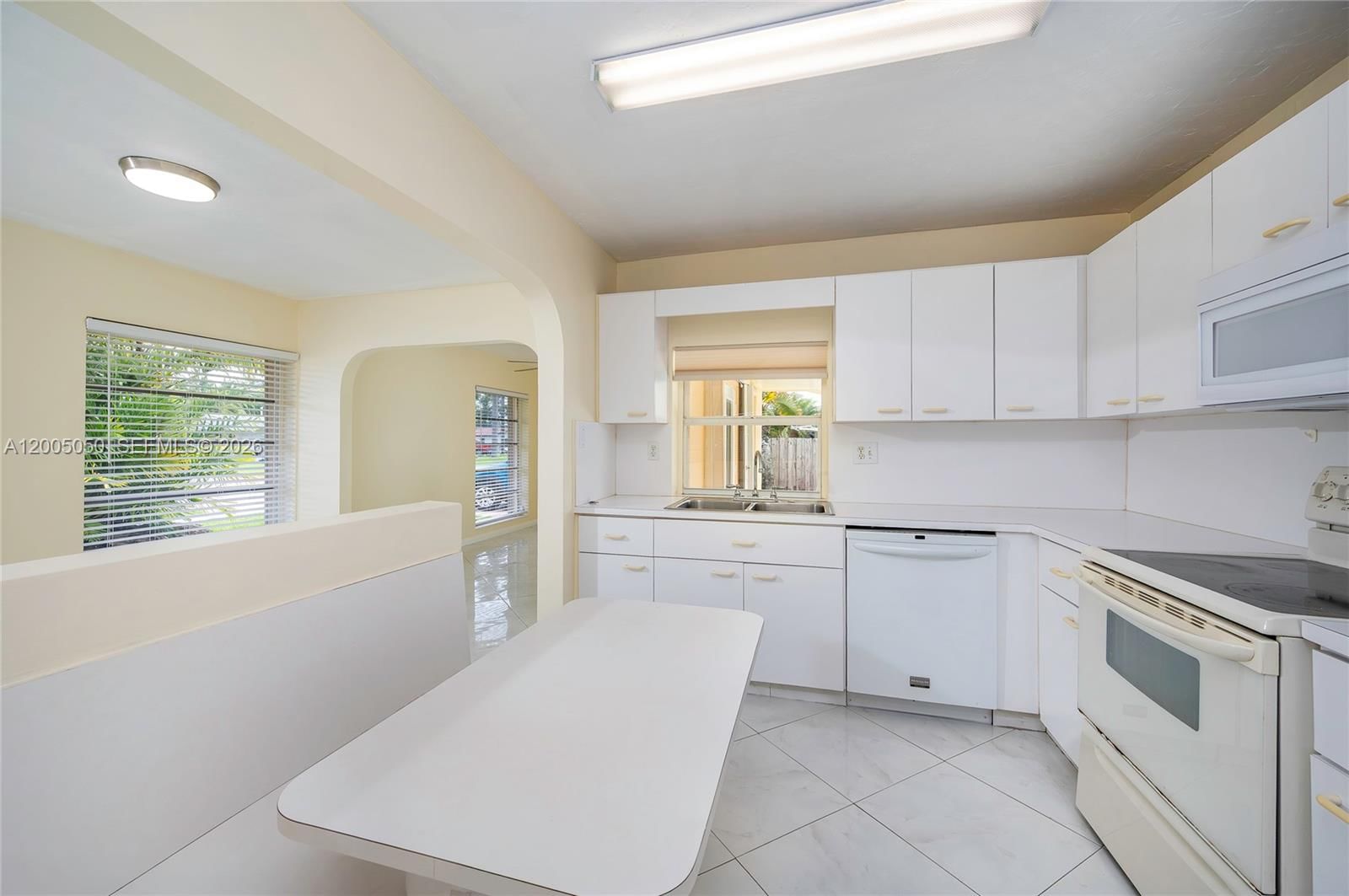 Real estate property located at 9411 185th Ter, Miami-dade, Bel Aire Sec 13, Cutler Bay, FL