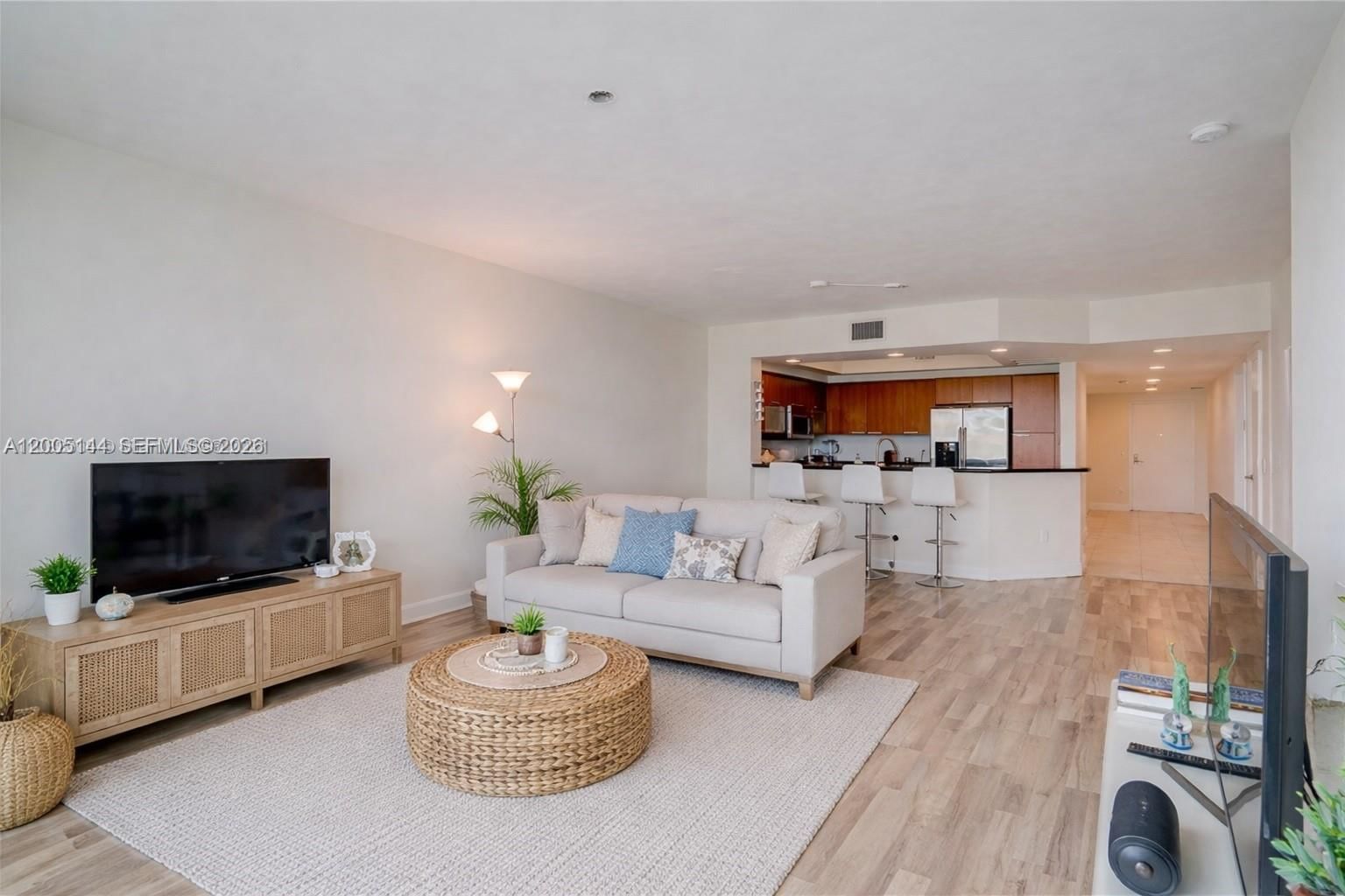 Real estate property located at 15051 Royal Oaks Ln #503, Miami-dade, The Oaks I Condo, North Miami, FL