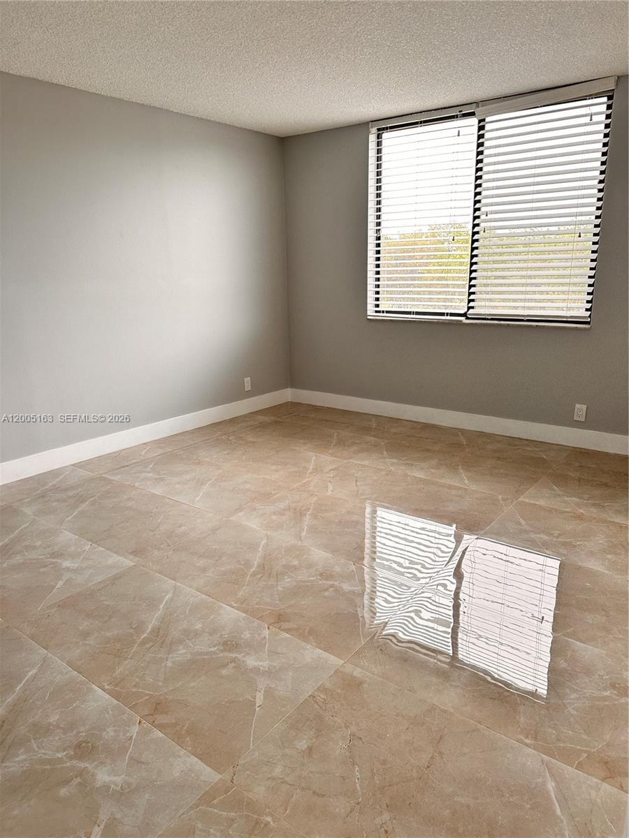 Real estate property located at 901 Hillcrest Dr #315, Broward, Hillcrest East No 19 Cond, Hollywood, FL