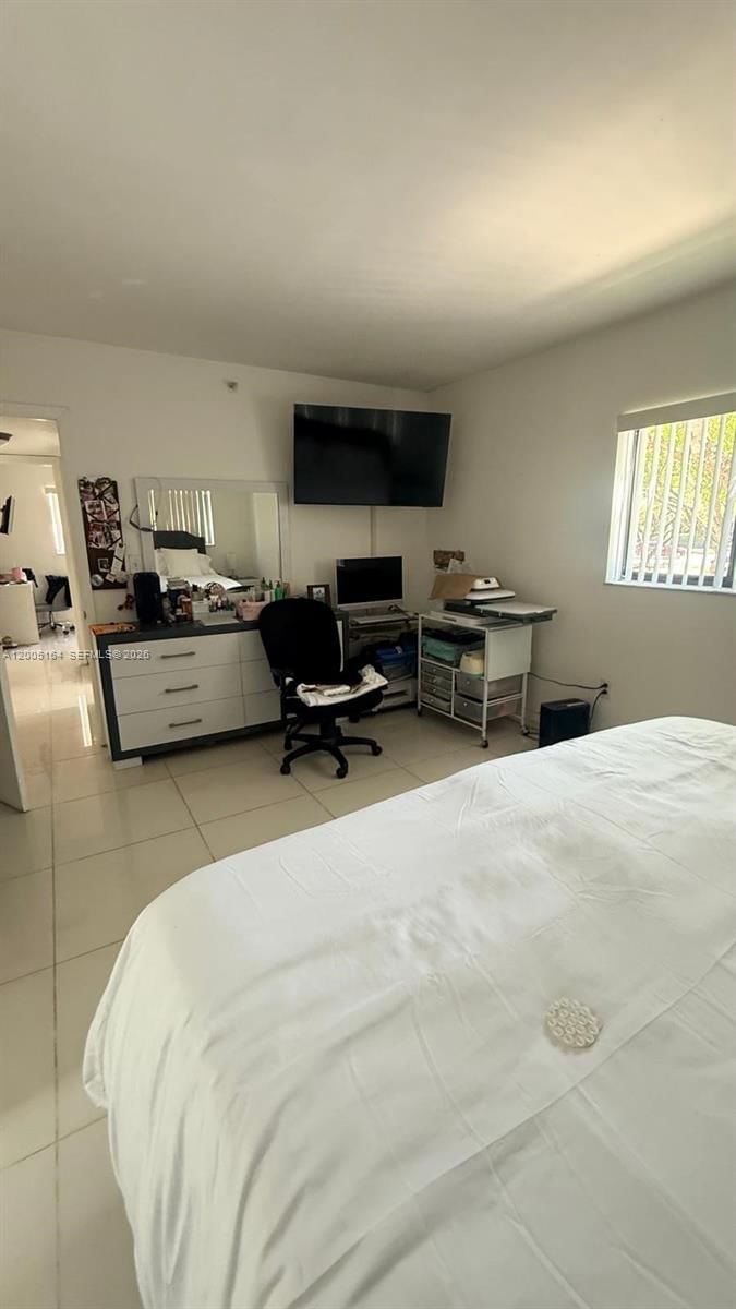 Real estate property located at 8650 133rd Ave Rd #213, Miami-dade, Horizons West Condo #7, Miami, FL