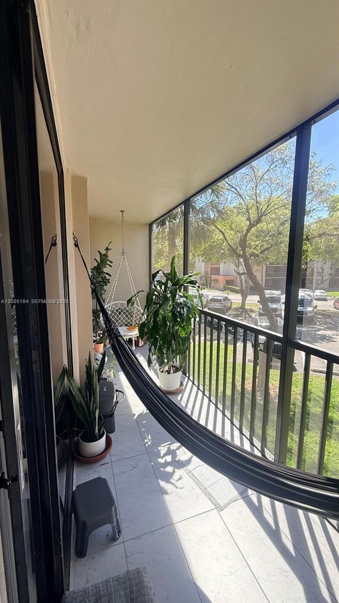 Real estate property located at 8650 133rd Ave Rd #213, Miami-dade, Horizons West Condo #7, Miami, FL