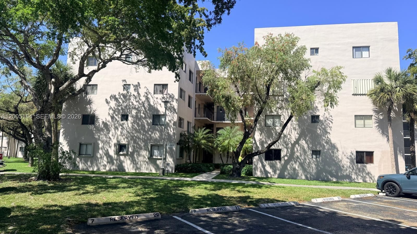 Real estate property located at 8650 133rd Ave Rd #213, Miami-dade, Horizons West Condo #7, Miami, FL