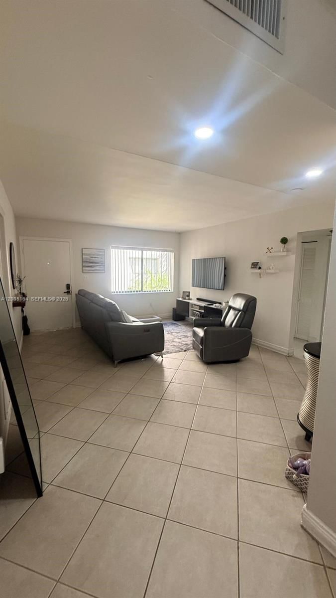 Real estate property located at 8650 133rd Ave Rd #213, Miami-dade, Horizons West Condo #7, Miami, FL