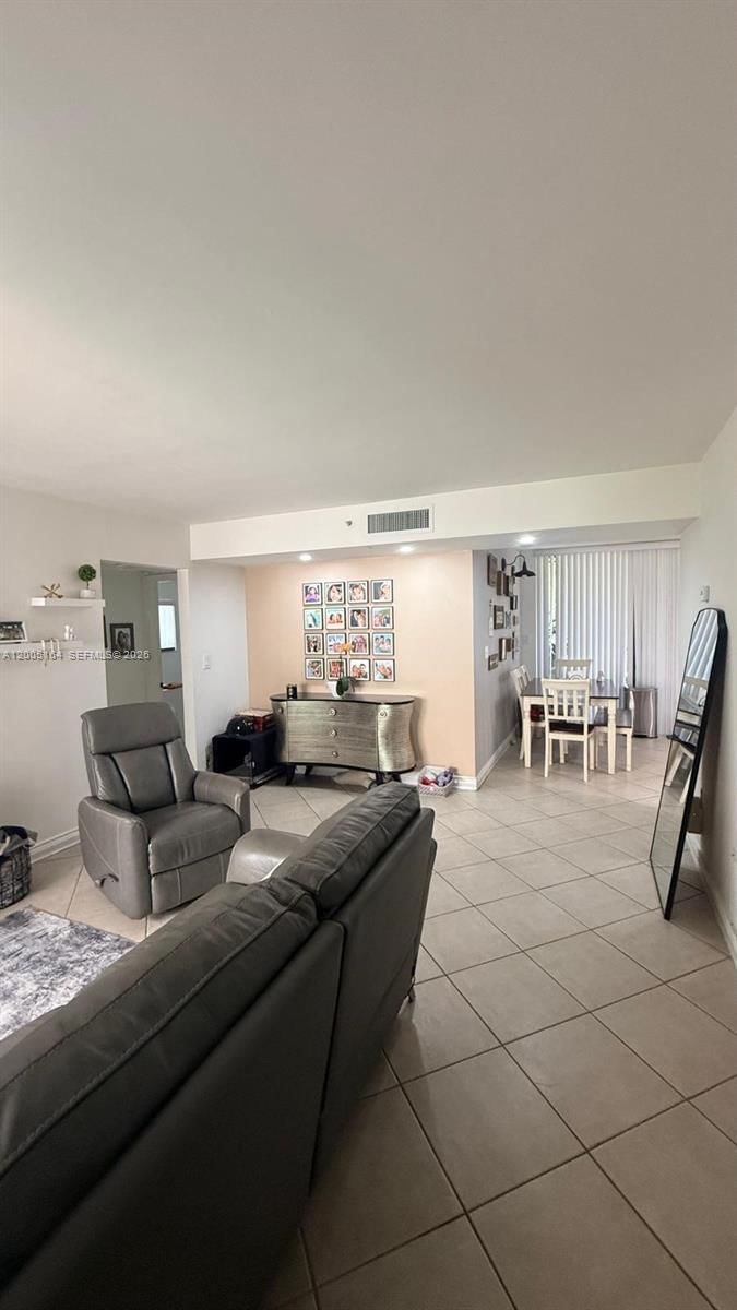 Real estate property located at 8650 133rd Ave Rd #213, Miami-dade, Horizons West Condo #7, Miami, FL