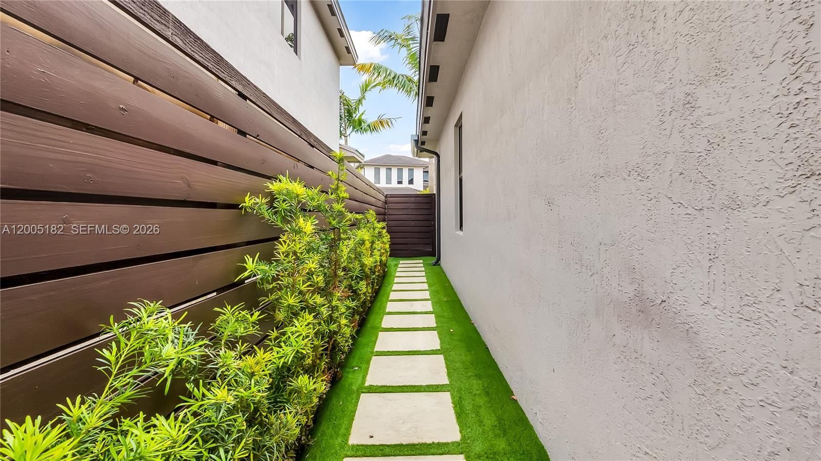 Real estate property located at 16051 87th Ct, Miami-dade, Dunnwoody Lake, Miami Lakes, FL