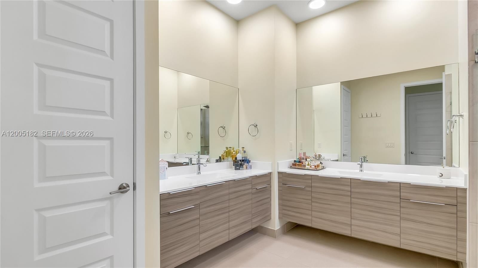 Real estate property located at 16051 87th Ct, Miami-dade, Dunnwoody Lake, Miami Lakes, FL