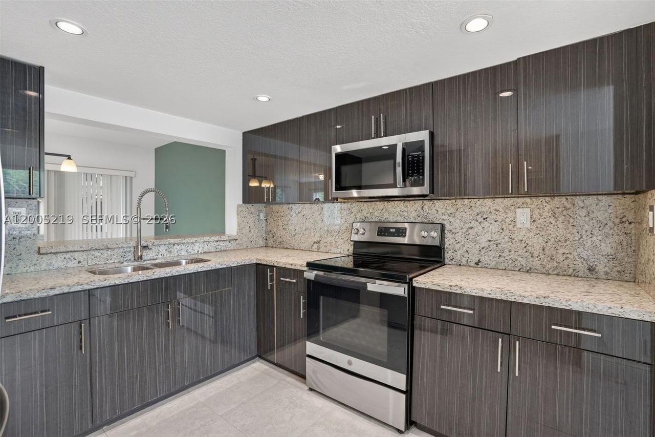 Real estate property located at 845 91st Ter, Broward, Colonnades Condo, Plantation, FL