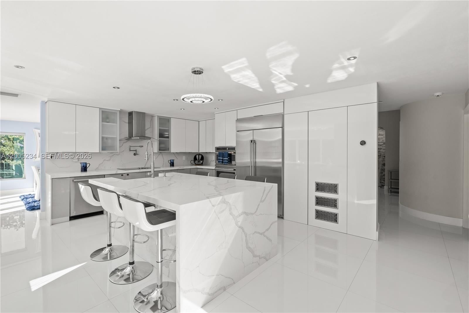 Real estate property located at 7330 165th St, Miami-dade, Kings Cove, Palmetto Bay, FL