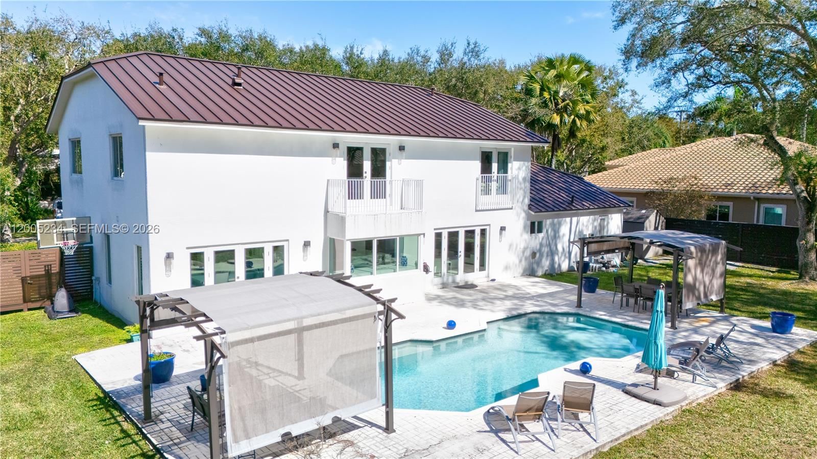 Real estate property located at 7330 165th St, Miami-dade, Kings Cove, Palmetto Bay, FL