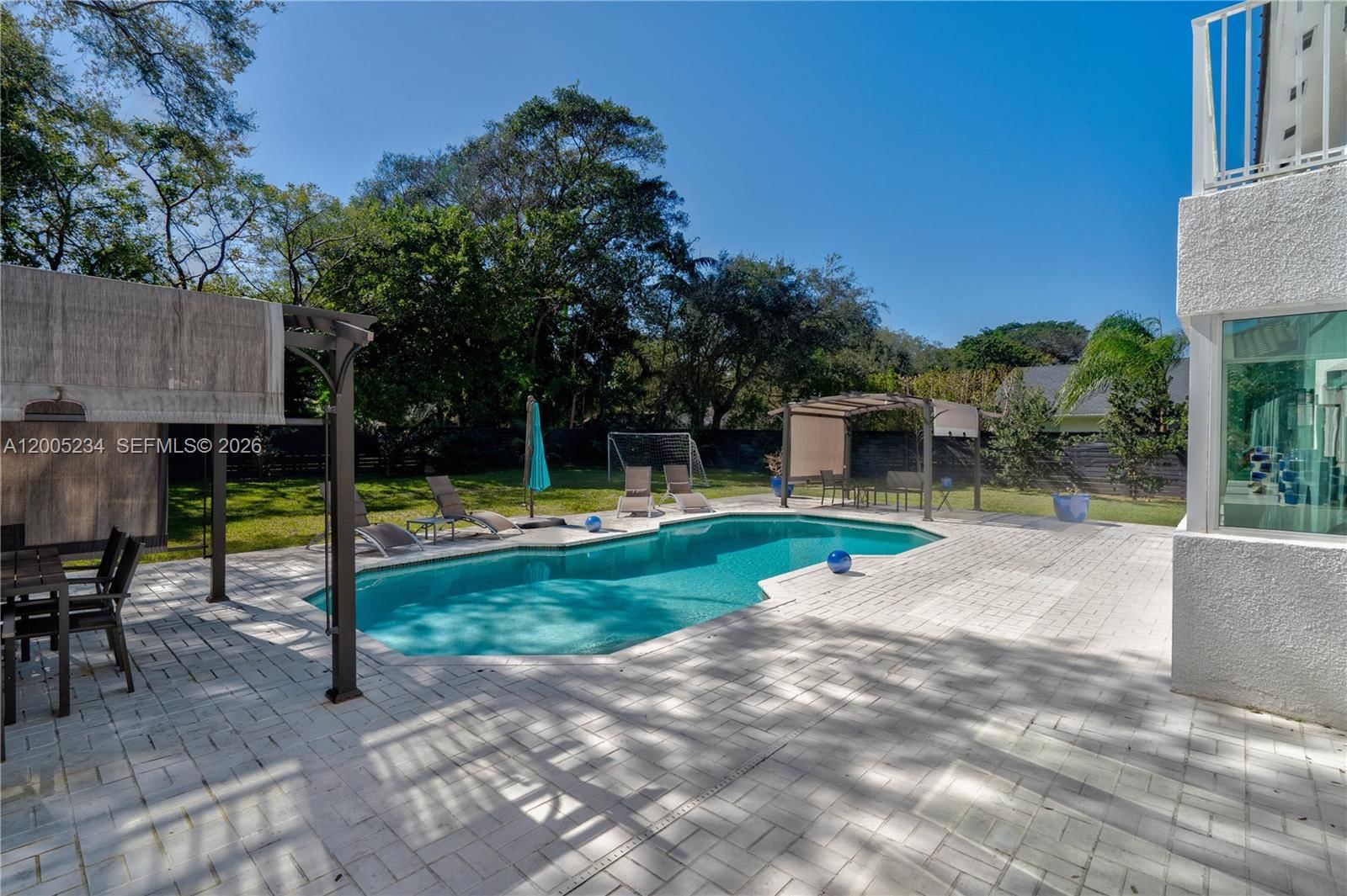 Real estate property located at 7330 165th St, Miami-dade, Kings Cove, Palmetto Bay, FL