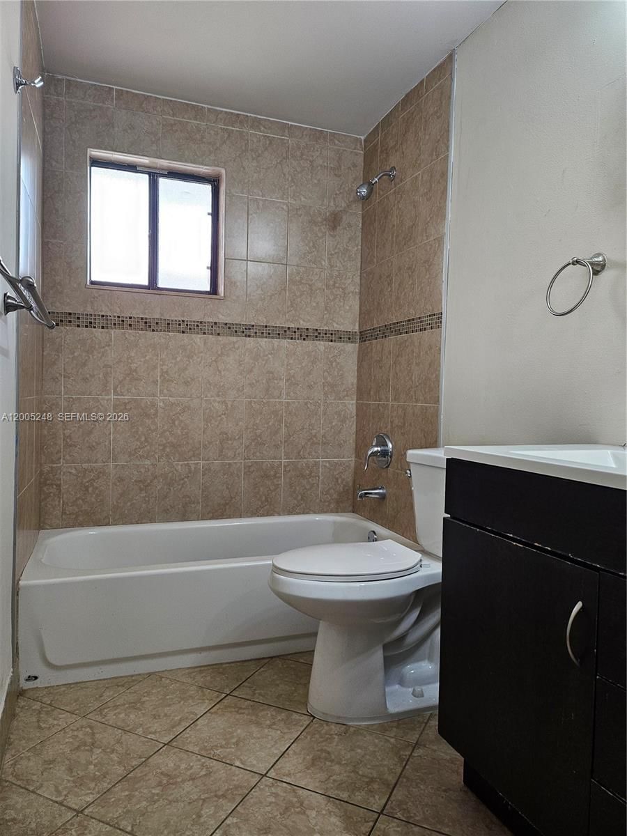 Real estate property located at 8005 107th Ave #305, Miami-dade, The Horizons Condo #6, Miami, FL