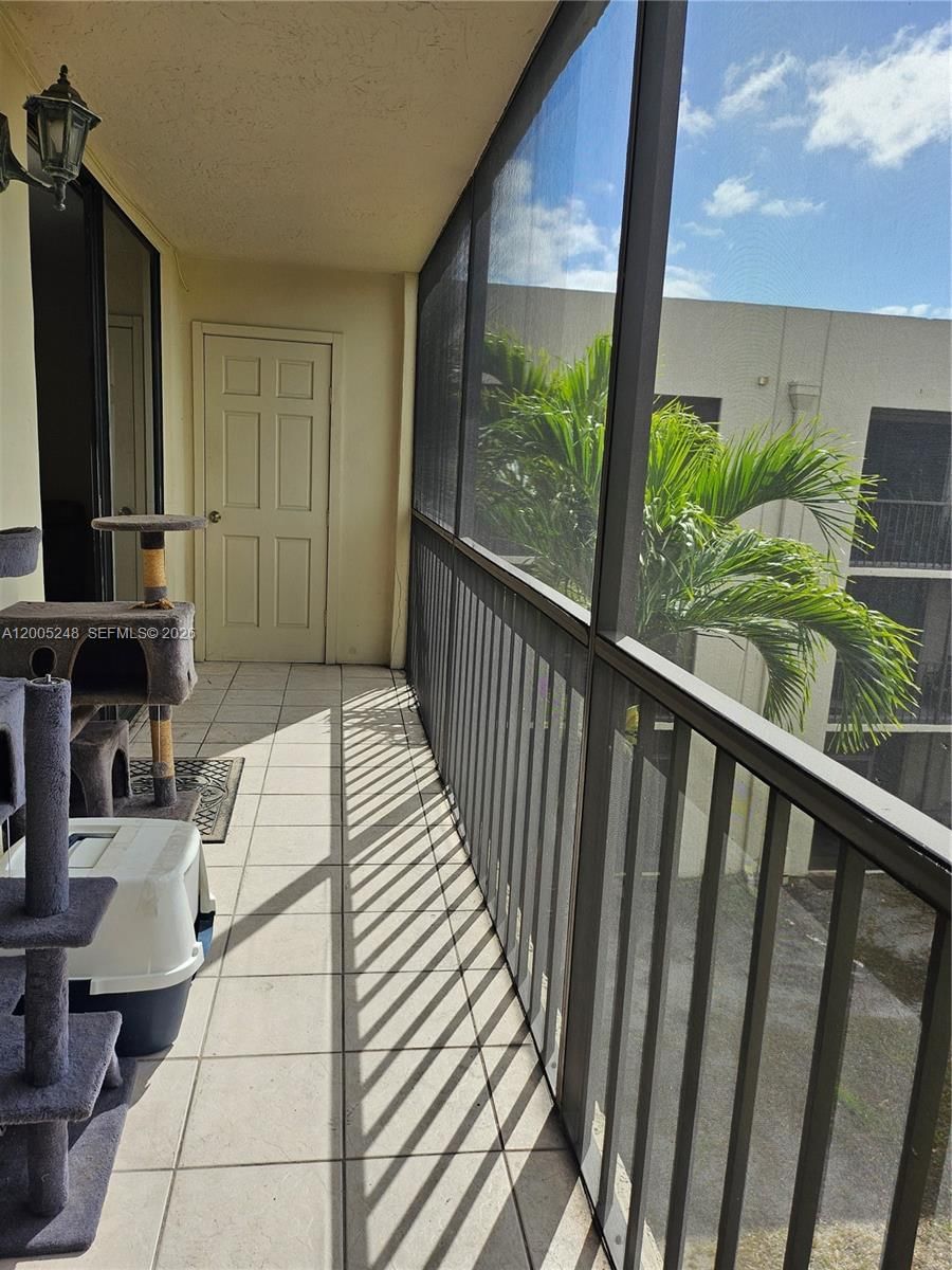 Real estate property located at 8005 107th Ave #305, Miami-dade, The Horizons Condo #6, Miami, FL