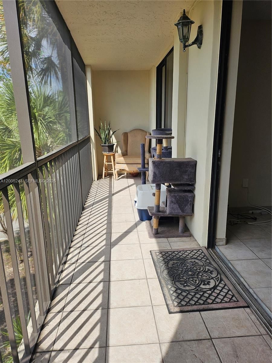 Real estate property located at 8005 107th Ave #305, Miami-dade, The Horizons Condo #6, Miami, FL