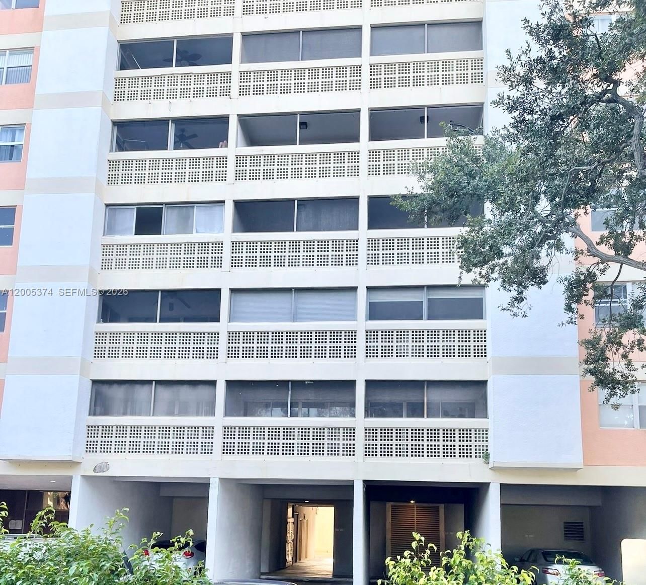 Real estate property located at 3301 Spanish Moss Ter #510, Broward, Lakes Of Inverrary Condo, Lauderhill, FL