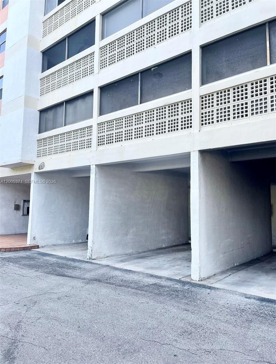 Real estate property located at 3301 Spanish Moss Ter #510, Broward, Lakes Of Inverrary Condo, Lauderhill, FL