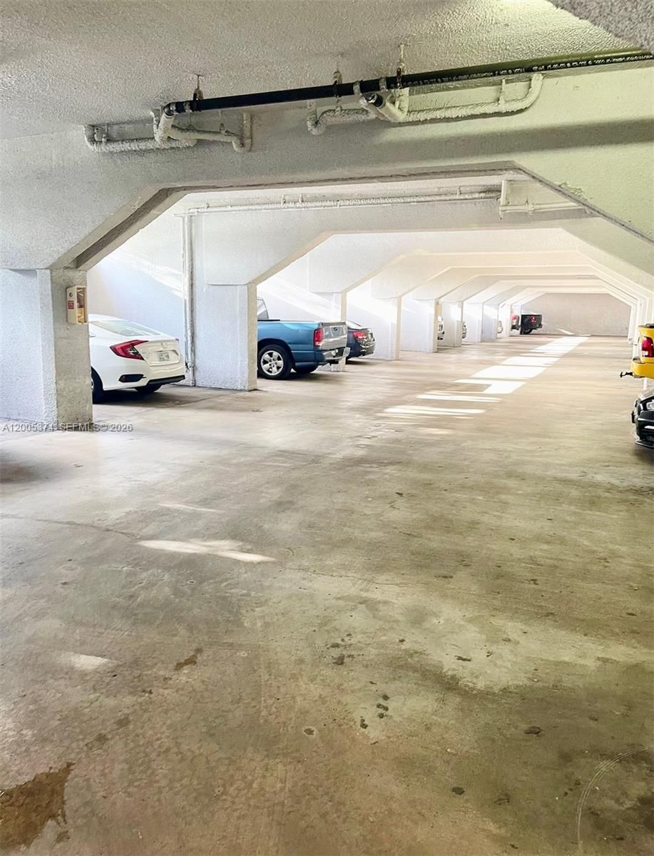 Real estate property located at 3301 Spanish Moss Ter #510, Broward, Lakes Of Inverrary Condo, Lauderhill, FL