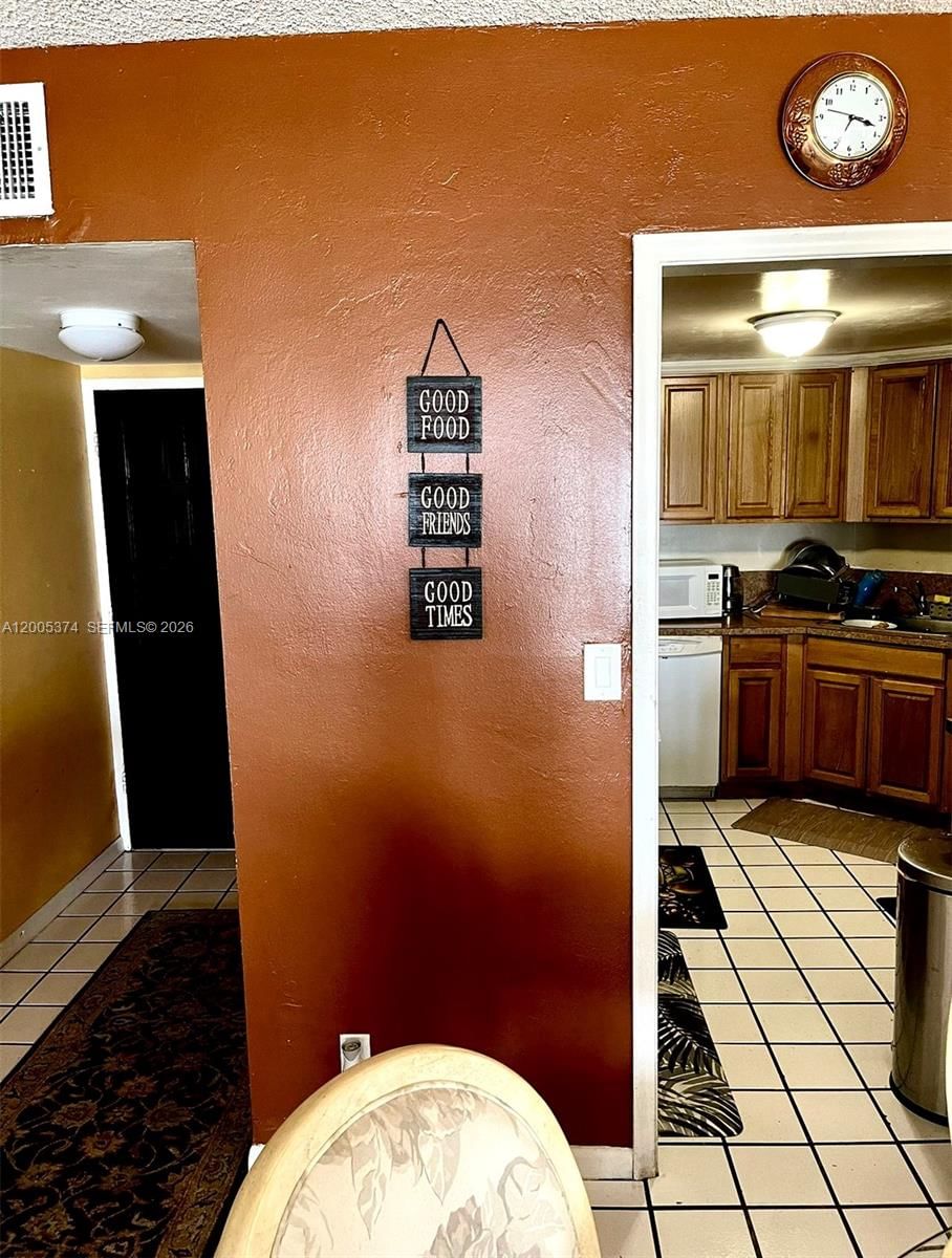 Real estate property located at 3301 Spanish Moss Ter #510, Broward, Lakes Of Inverrary Condo, Lauderhill, FL
