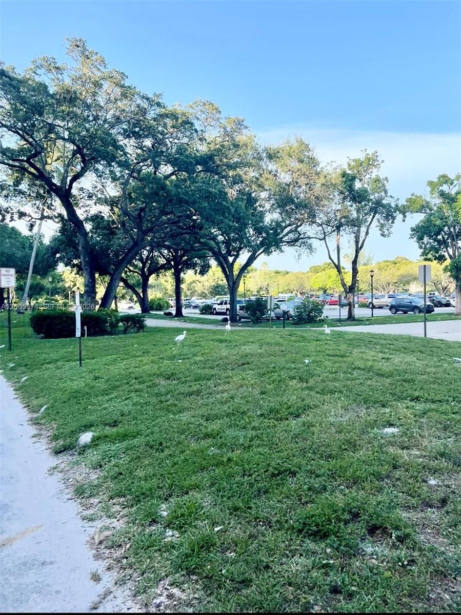 Real estate property located at 3301 Spanish Moss Ter #510, Broward, Lakes Of Inverrary Condo, Lauderhill, FL