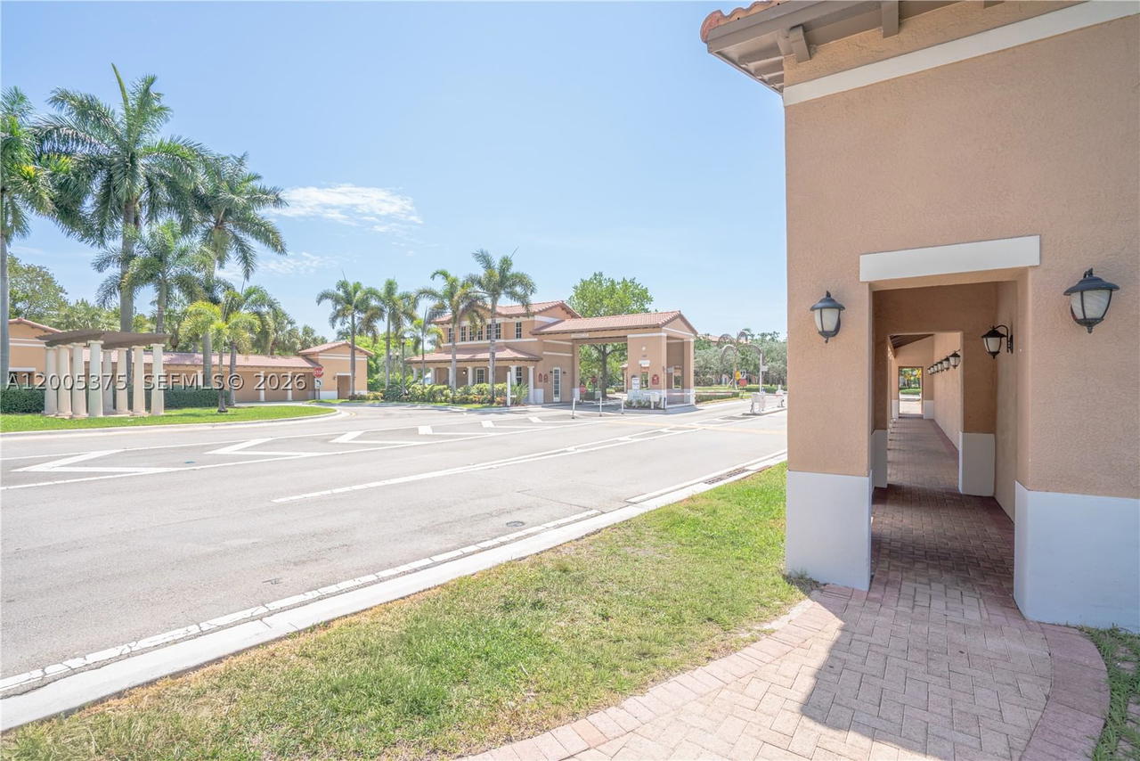 Real estate property located at 623 146th Ter, Broward, Meadow Pines, Pembroke Pines, FL