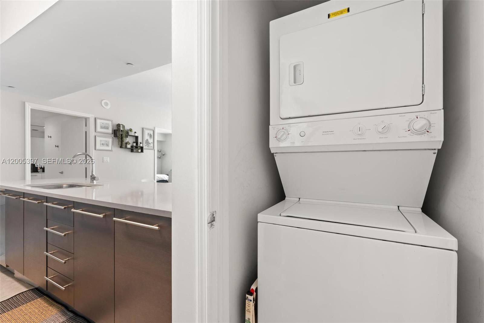 Real estate property located at 500 Brickell Ave #1405, Miami-dade, 500 Brickell East Condo, Miami, FL