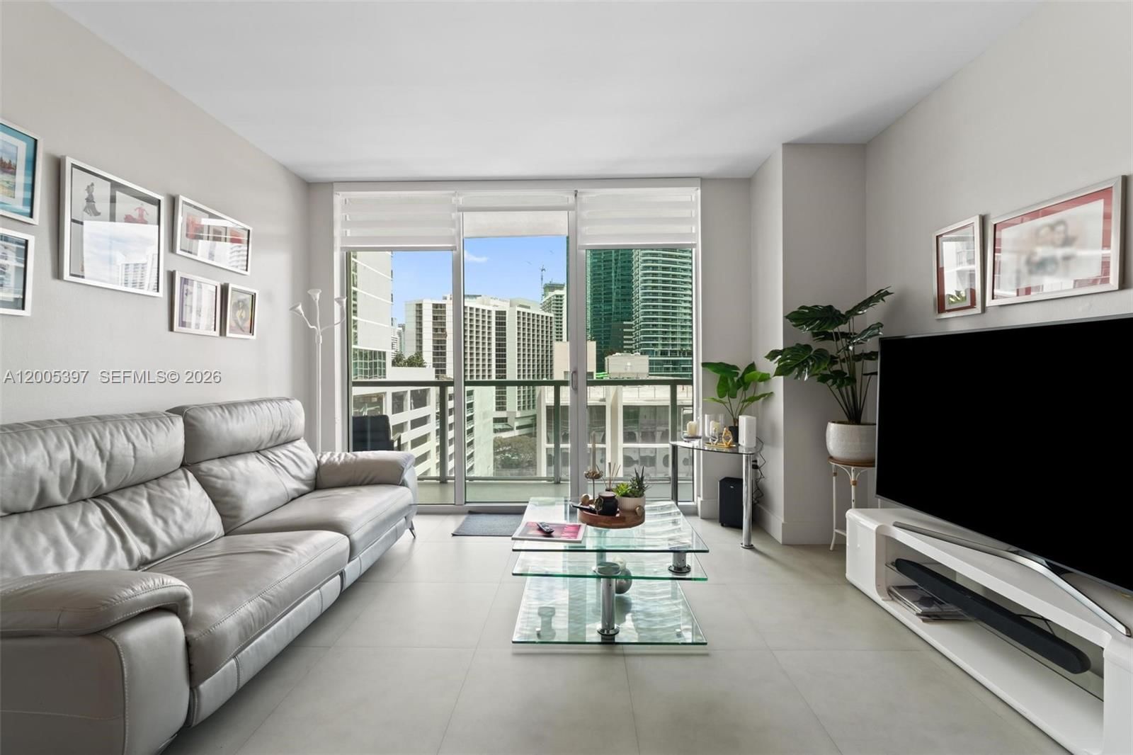 Real estate property located at 500 Brickell Ave #1405, Miami-dade, 500 Brickell East Condo, Miami, FL