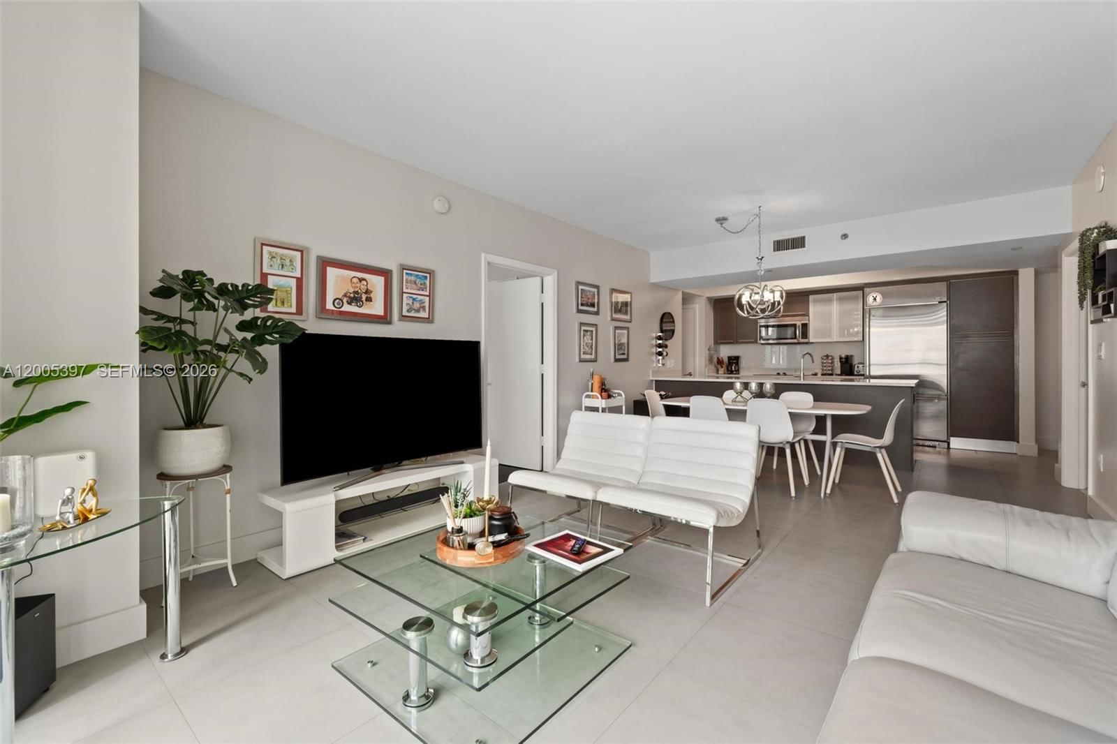 Real estate property located at 500 Brickell Ave #1405, Miami-dade, 500 Brickell East Condo, Miami, FL