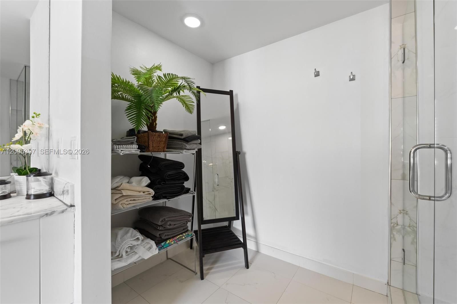 Real estate property located at 500 Brickell Ave #1405, Miami-dade, 500 Brickell East Condo, Miami, FL