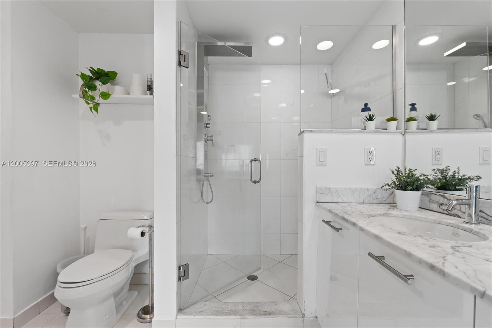 Real estate property located at 500 Brickell Ave #1405, Miami-dade, 500 Brickell East Condo, Miami, FL