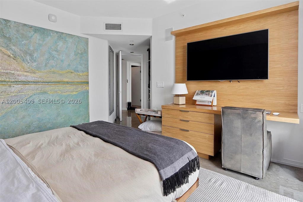 Real estate property located at 10 Venetian Way #804, Miami-dade, The Grand Venetian Condo, Miami Beach, FL