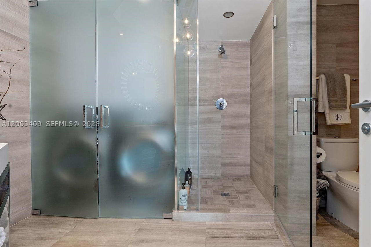 Real estate property located at 10 Venetian Way #804, Miami-dade, The Grand Venetian Condo, Miami Beach, FL