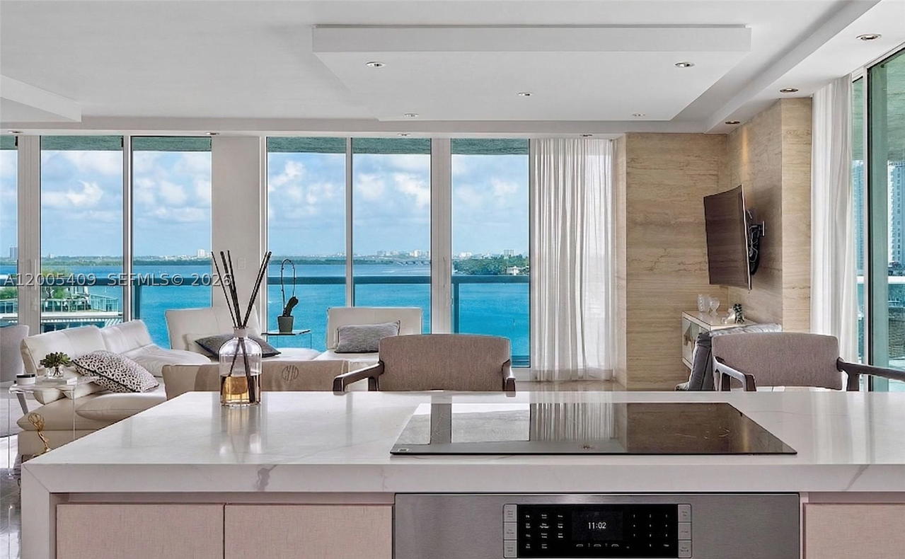 Real estate property located at 10 Venetian Way #804, Miami-dade, The Grand Venetian Condo, Miami Beach, FL